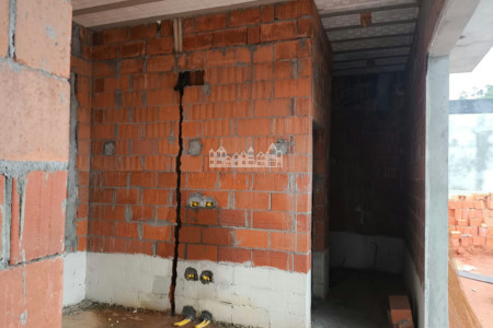 Casa à venda com 3 quartos, sendo 1 suíte,  em Loteamento Parque Residencial Serras de Atibaia II, Atibaia, SP