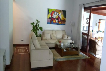 Casa à venda com 4 quartos, sendo 2 suítes,  no condomínio Ypê Branco I, São Paulo - SP