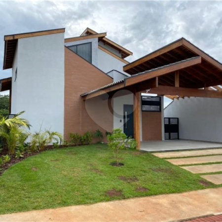 Casa à venda com 3 quartos, sendo 1 suíte, no condomínio Lagos D´icaraí, Salto - SP