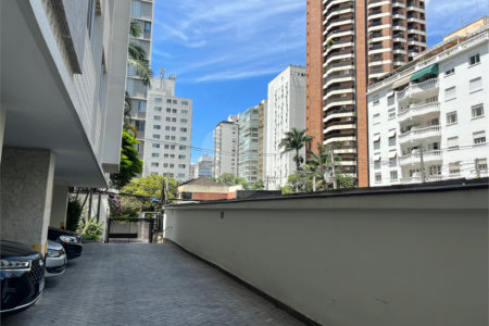 Apartamento à venda com 3 quartos, sendo 1 suíte,  em Itaim Bibi, São Paulo, SP