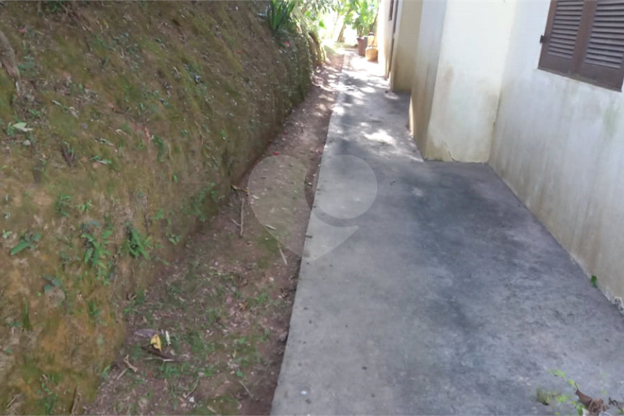 Casa à venda com 4 quartos, sendo 2 suítes, no condomínio Cinco Lagos, Mairiporã - SP