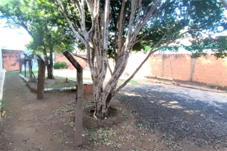 Terreno á venda no Jardim Tangara.