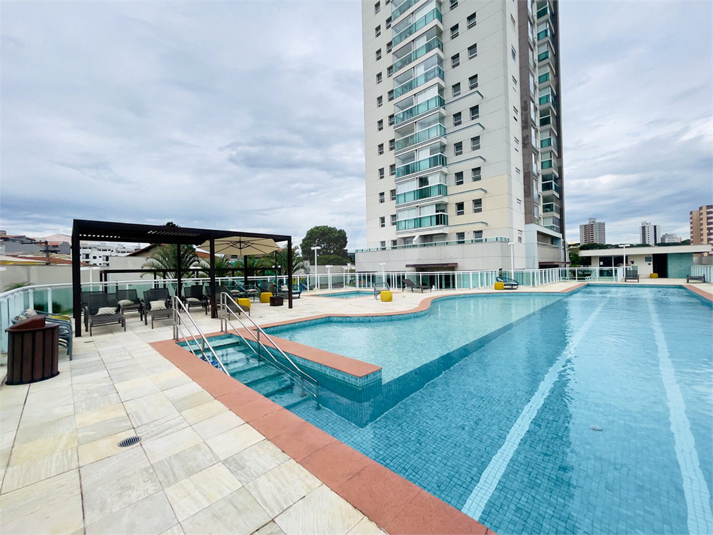 Apartamento à venda com 2 suítes em Vila Scarpelli, Santo André, SP