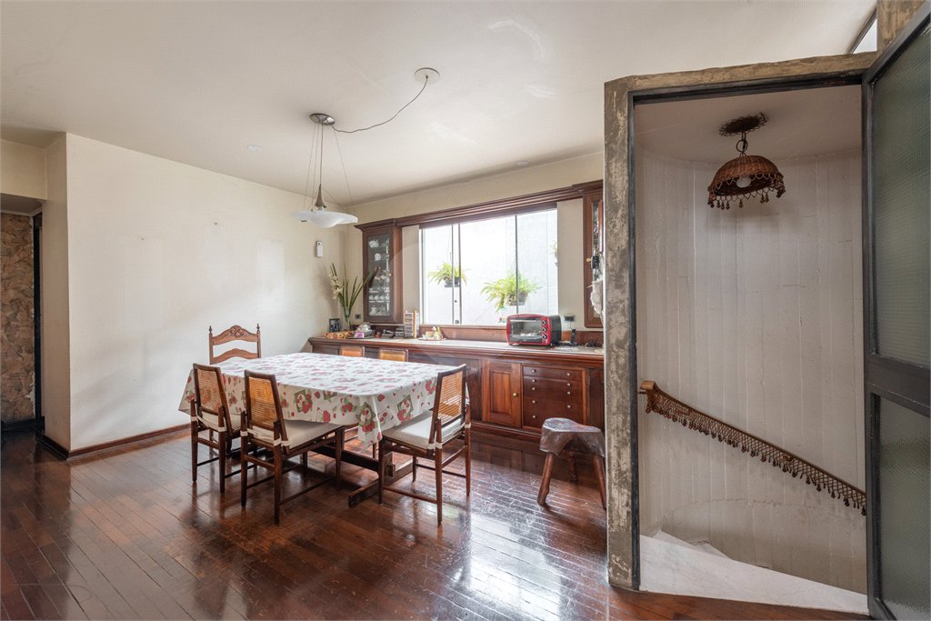 Casa Térrea à venda com 7 quartos, sendo 1 suíte, em Santana, São Paulo, SP