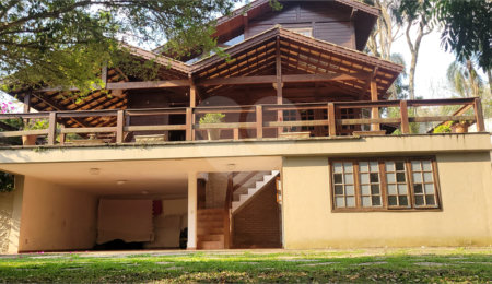 Casa à venda ou para alugar com 5 quartos, sendo 1 suíte, no condomínio Sausalito, Mairiporã - SP