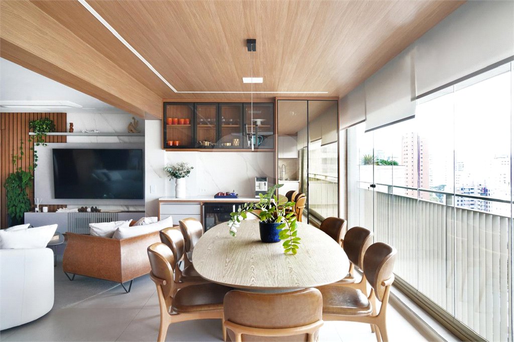 Apartamento à venda com 3 suítes em Indianópolis, São Paulo, SP