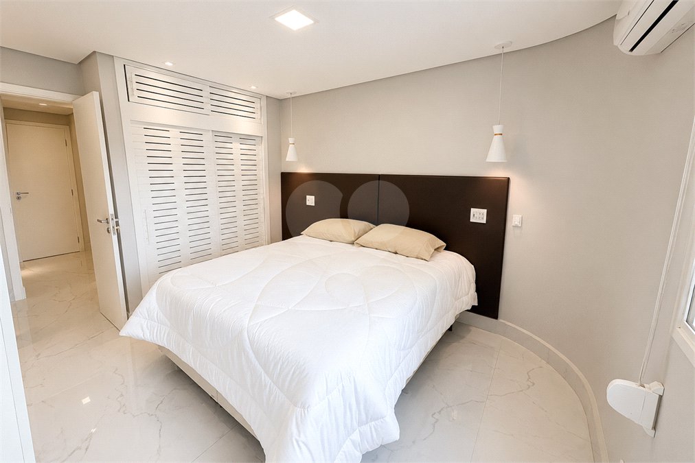 Apartamento à venda com 5 suítes em Parque Enseada, Guarujá, SP