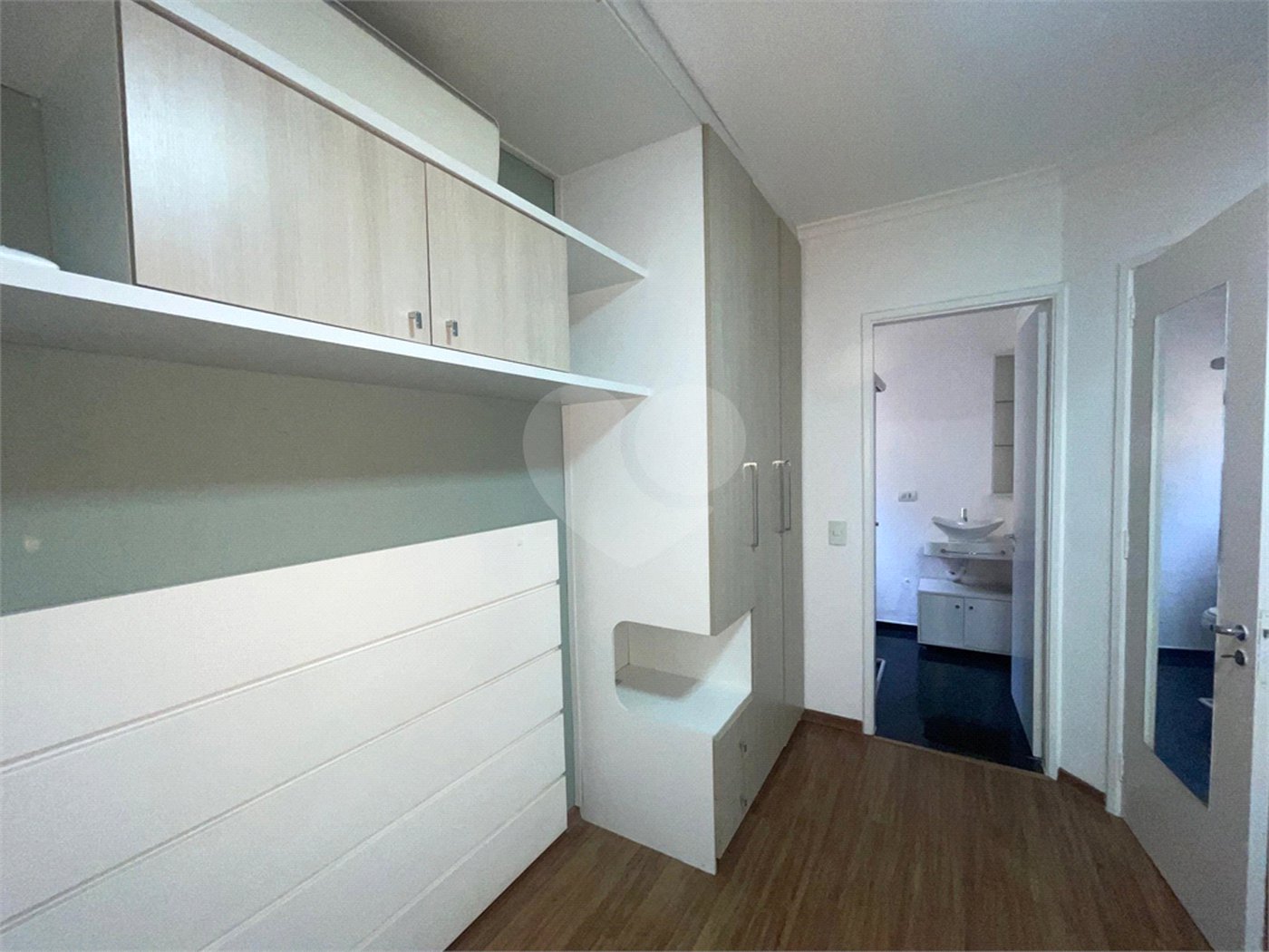Casa à venda com 3 quartos, sendo 1 suíte,  no condomínio Vilagio Viccino, São Paulo - SP