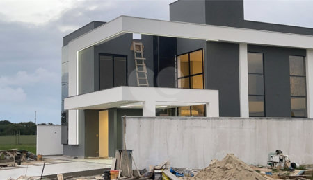 Casa em condomínio à venda com 4 quartos, sendo 1 suíte,  em Ogiva, Cabo Frio, RJ