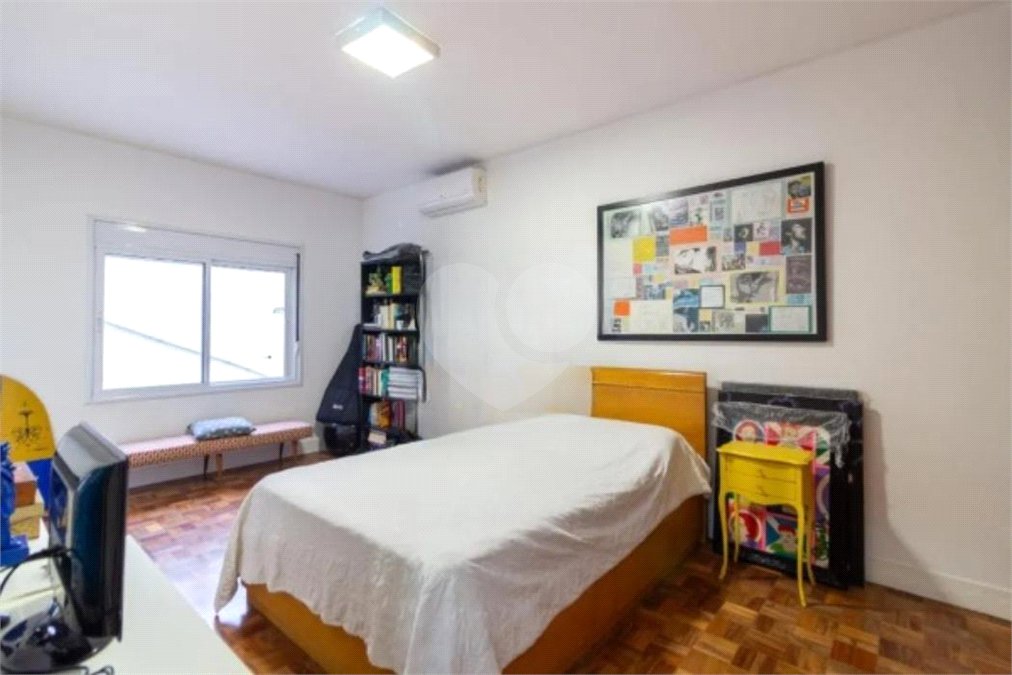 Sobrado à venda com 4 quartos, sendo 2 suítes, em Jardim das Bandeiras, São Paulo, SP