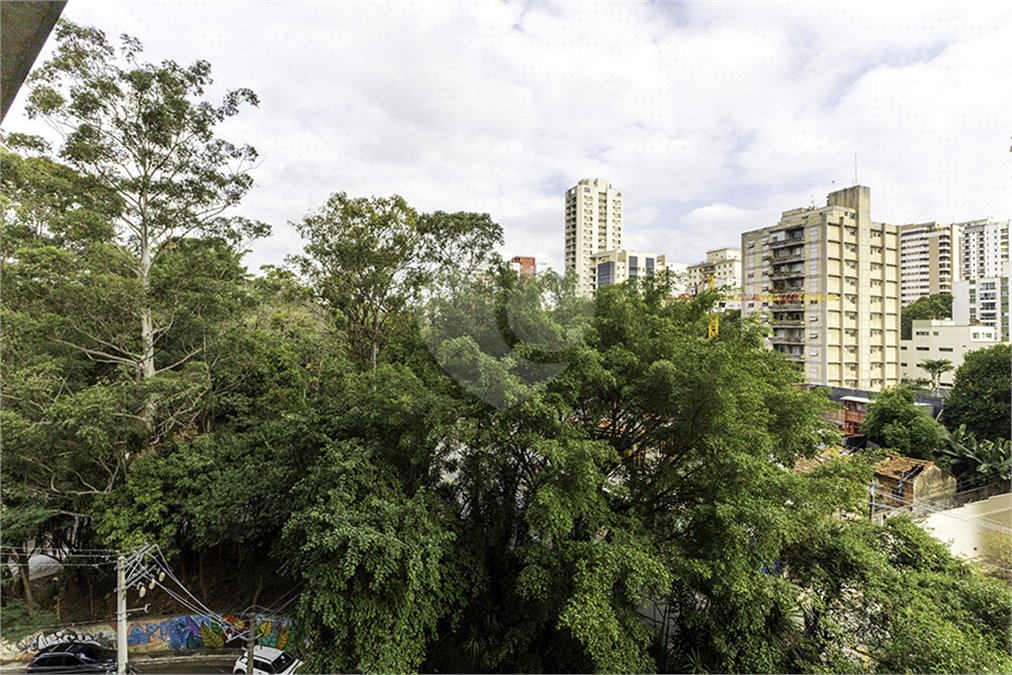 Apartamento à venda ou para alugar com 1 suíte em Jardim das Bandeiras, São Paulo, SP