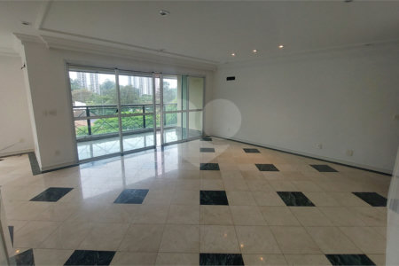 Apartamento à venda com 3 quartos, sendo 1 suíte, em Alto da Boa Vista, São Paulo, SP
