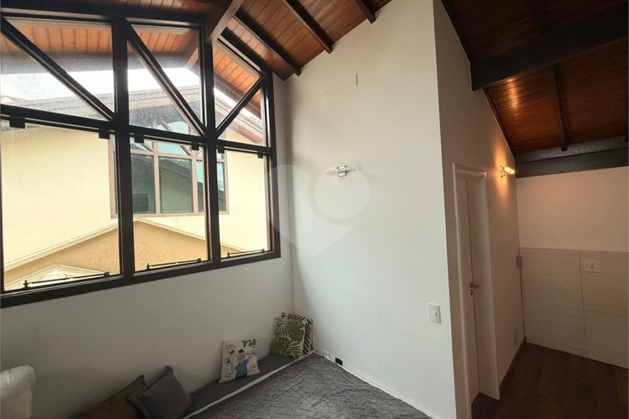 Casa à venda com 4 quartos, sendo 2 suítes, no condomínio Florada da Serra, São Paulo - SP