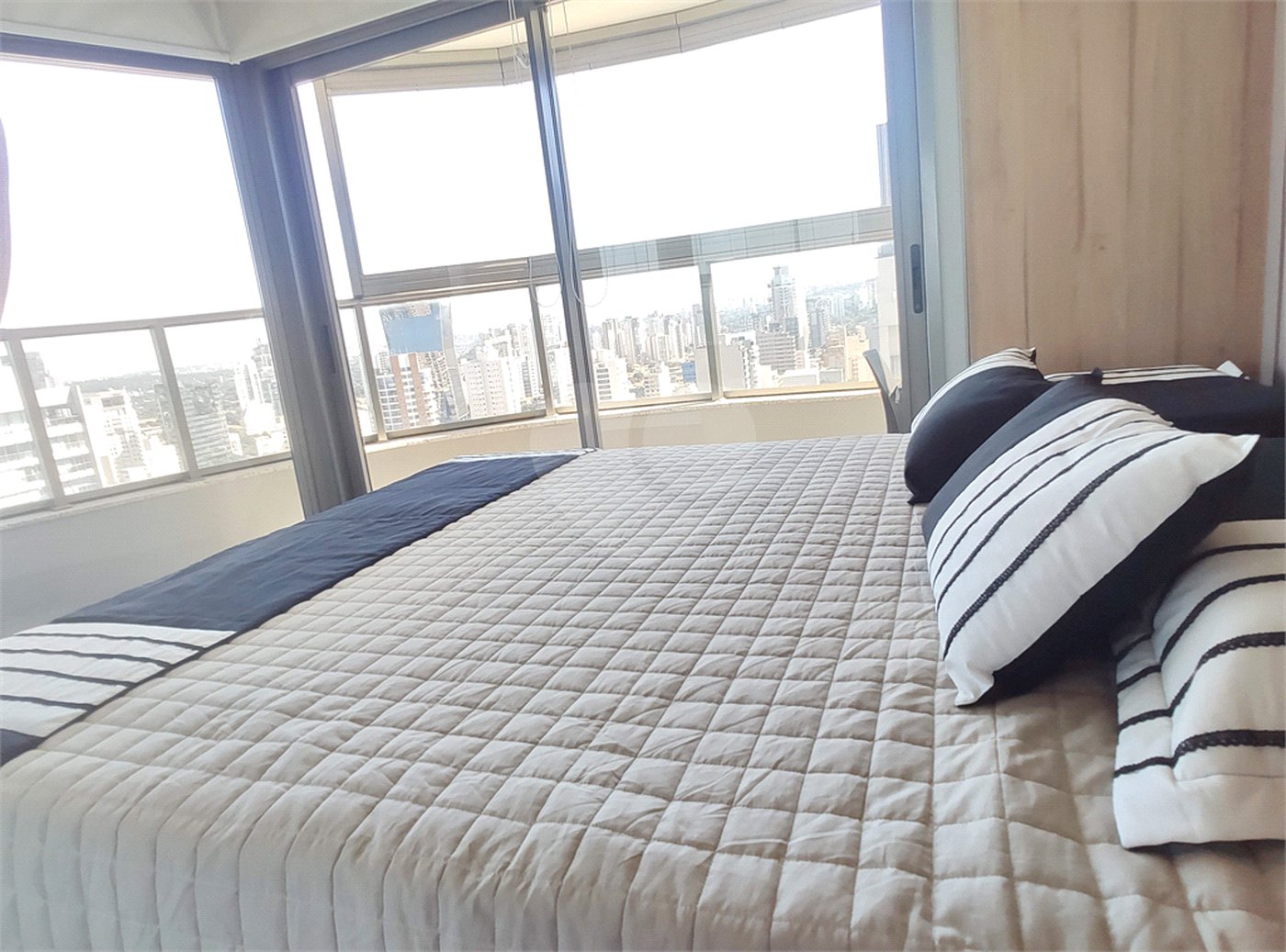 Apartamento à venda ou para alugar com 1 suíte em Pinheiros, São Paulo, SP