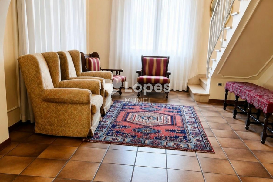 Casa à venda em Montecatini Terme, Toscana, Itália – 480 m² e terreno de 10.000 m²
