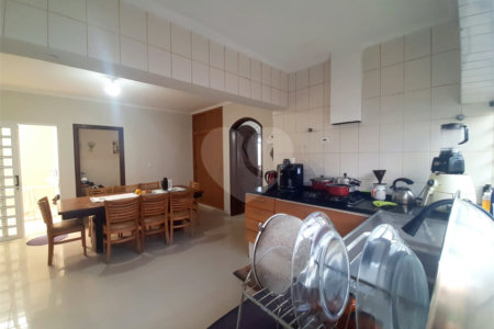 Casa à venda com 3 quartos, sendo 1 suíte, no Centro, Vinhedo, SP