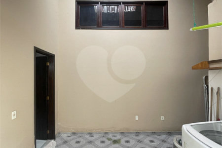 Casa à venda com 5 quartos, sendo 3 suítes, no condomínio Recanto das Palmeiras, Rio de Janeiro - RJ