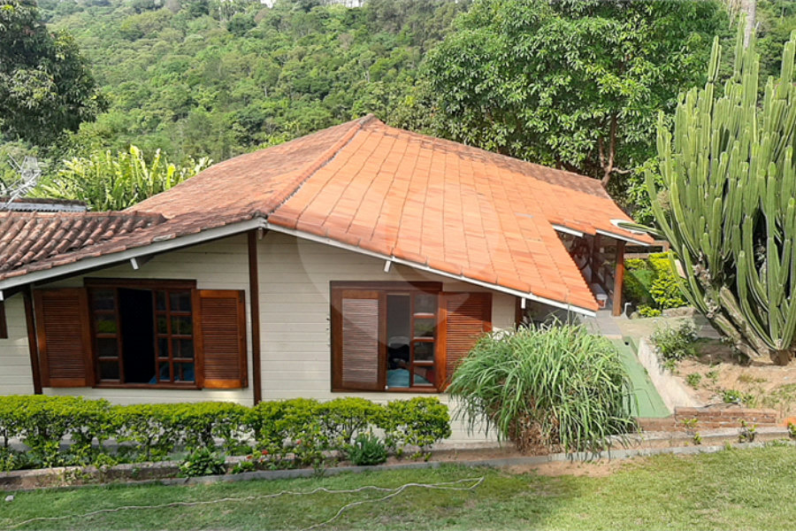 Casa Térrea à venda com 3 quartos, sendo 1 suíte,  em Serra da Cantareira, Mairiporã, SP