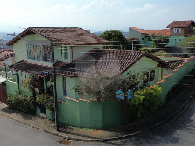 Casa à venda com 3 quartos, sendo 1 suíte,  no Centro, Extrema, MG