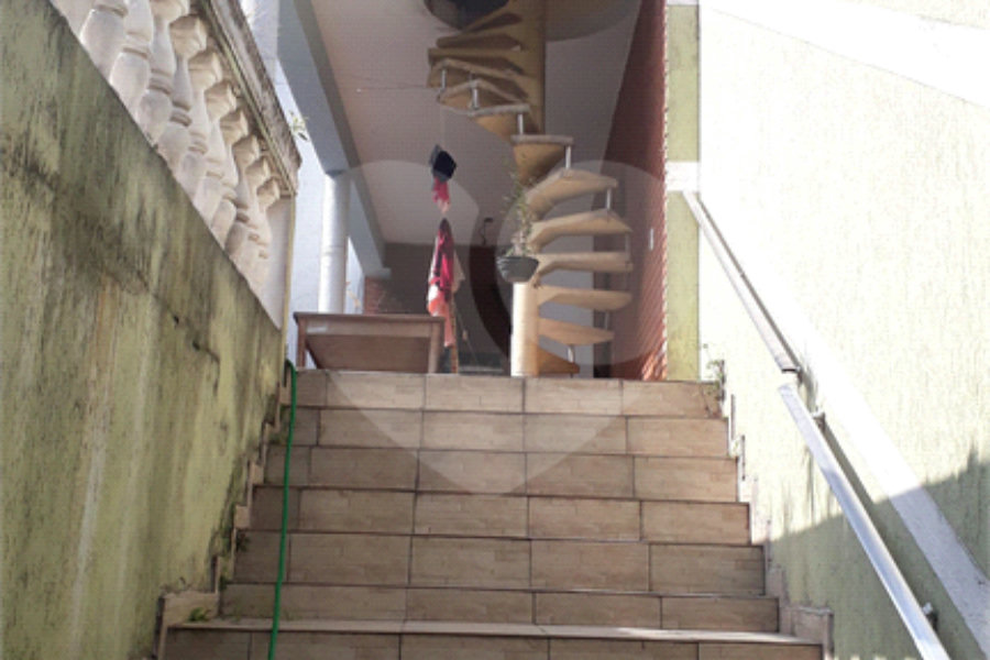 Sobrado à venda com 4 quartos, sendo 1 suíte, em Vila Nova Cachoeirinha, São Paulo, SP