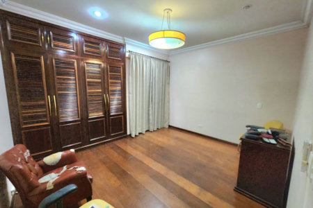 Apartamento Alto Padrão Frente Mar com 4 Dormitórios, 3 Suítes e 3 Vagas na Orla de Santos