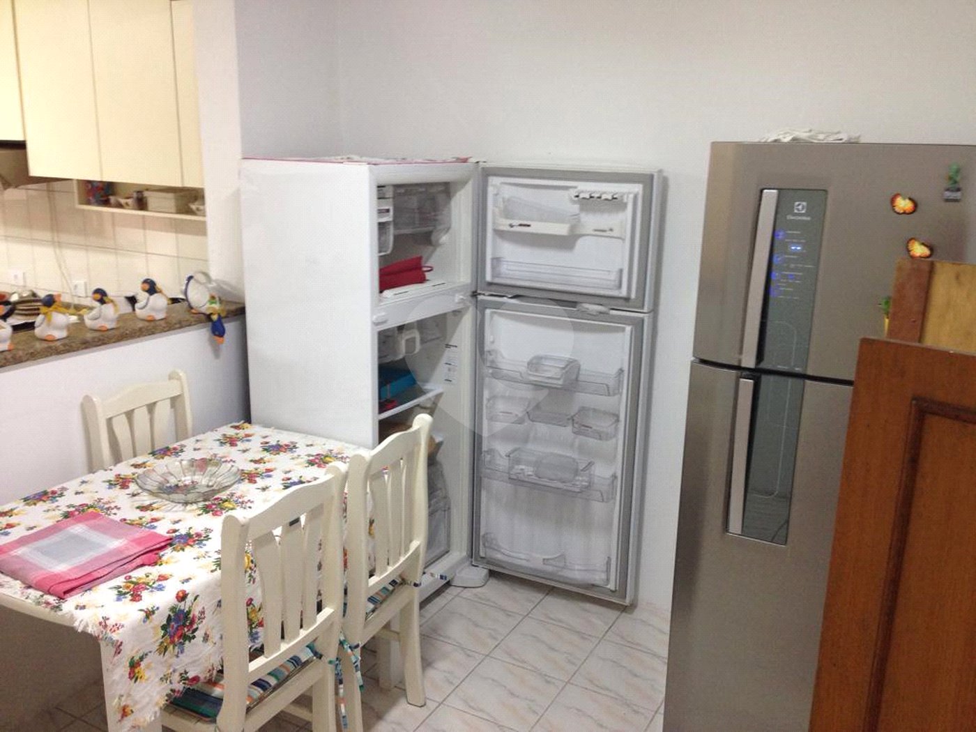 Vende-se Sobrado em Condomínio Fechado – 3 Dormitórios | 180 m²