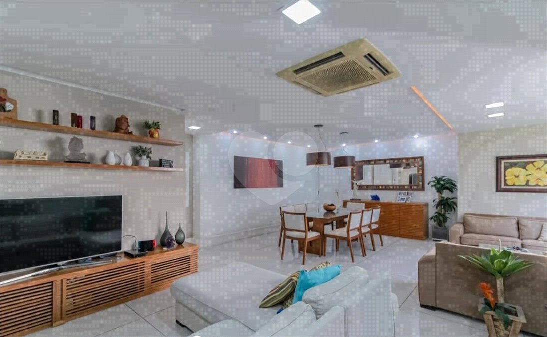 Apartamento à venda com 4 quartos, sendo 1 suíte,  em Copacabana, Rio de Janeiro, RJ