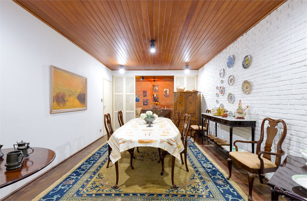 Casa Térrea à venda com 5 quartos, sendo 2 suítes, em Alto da Boa Vista, São Paulo, SP