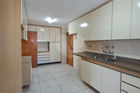 Apartamento à venda com 3 quartos, sendo 1 suíte,  em Alto da Boa Vista, São Paulo, SP