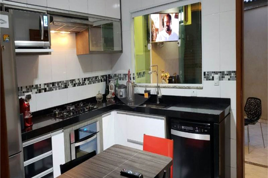 Sobrado à venda com 2 suítes em Vila Bonilha, São Paulo, SP