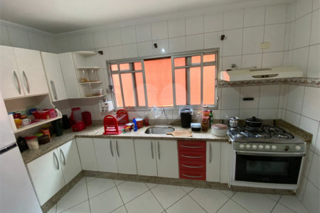 Sobrado à venda com 3 quartos, sendo 1 suíte, em Jardim dos Ipês, Suzano, SP