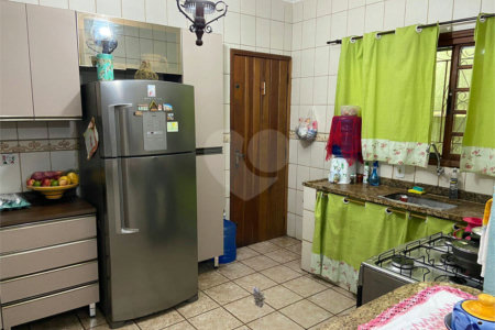 Casa à venda com 3 quartos, sendo 1 suíte,  em Jardim Fonte Áurea, Poá, SP