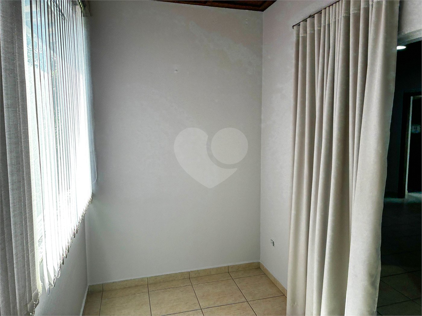 Salão Comercial para alugar em Esplanada Mendes Moraes, São Roque, SP