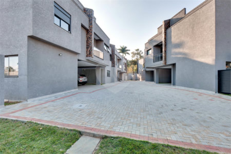 Casa à venda com 4 suítes no condomínio Reserva Robélia, São Paulo - SP