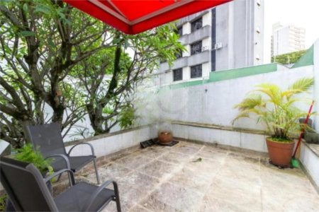 Sobrado à venda com 4 quartos, sendo 2 suítes, em Jardim das Bandeiras, São Paulo, SP