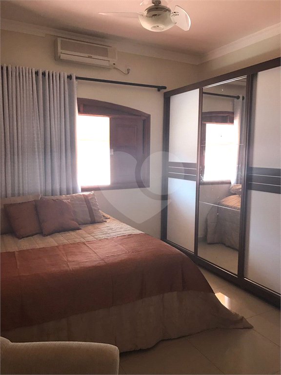 Sobrado à venda com 3 quartos, sendo 2 suítes, em Jardim Tropical, Cuiabá, MT