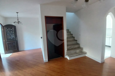 Casa à venda com 4 quartos, sendo 2 suítes, em Vila Gustavo, São Paulo, SP