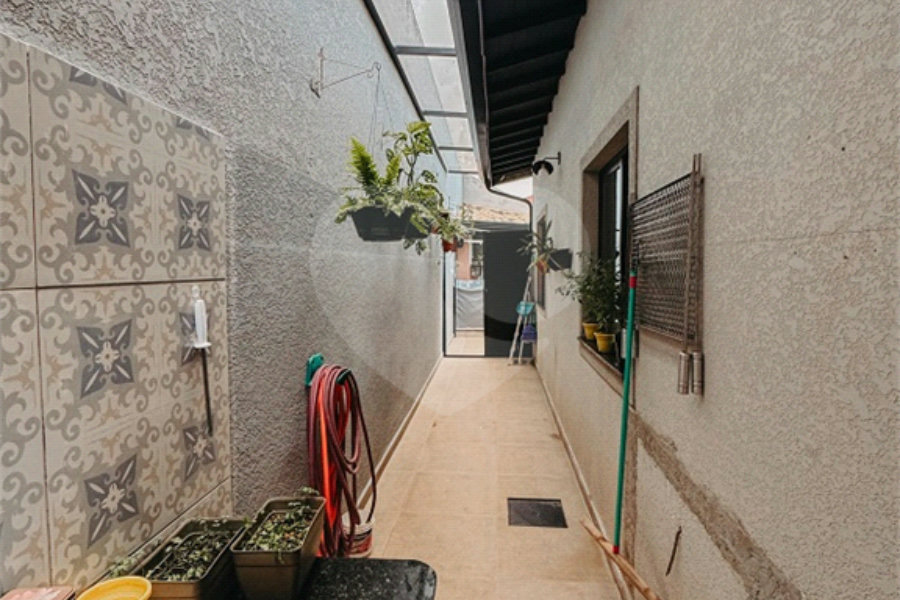 Casa à venda com 3 quartos, sendo 1 suíte, no condomínio Residencial Marchant Buarque, Atibaia - SP