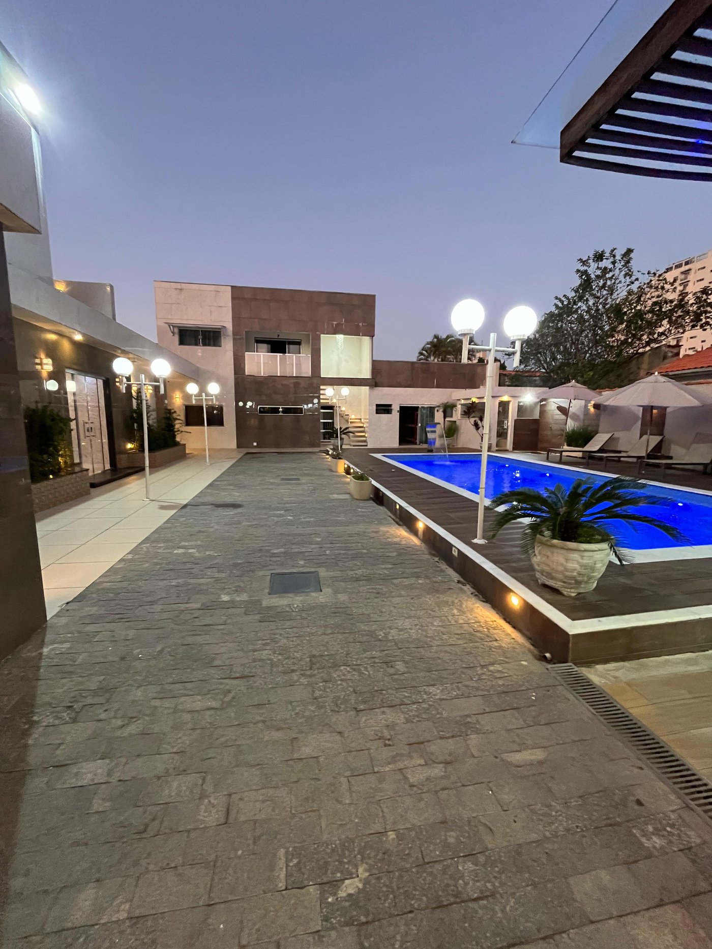 Casa à venda com 8 quartos, sendo 2 suítes, em Flórida, Praia Grande, SP
