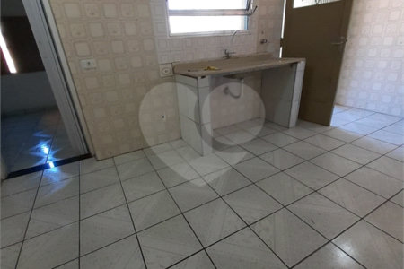 Sobrado à venda com 4 quartos em Vila Correa, Ferraz de Vasconcelos, SP