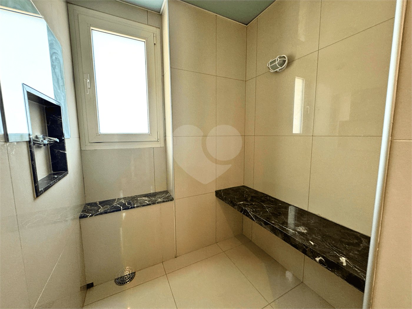 Duplex à venda ou para alugar com 5 suítes em Jardim Europa, São Paulo, SP