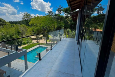 Casa à venda com 4 suítes no condomínio Portal Ouro Verde, Atibaia - SP
