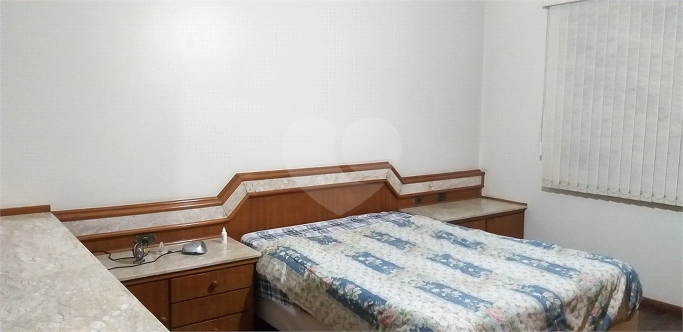 Sobrado à venda com 3 quartos em Vila Irmãos Arnoni, São Paulo, SP
