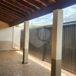 Casa à venda com 4 quartos, sendo 1 suíte, em Jardim Roberto Selmi Dei, Araraquara, SP