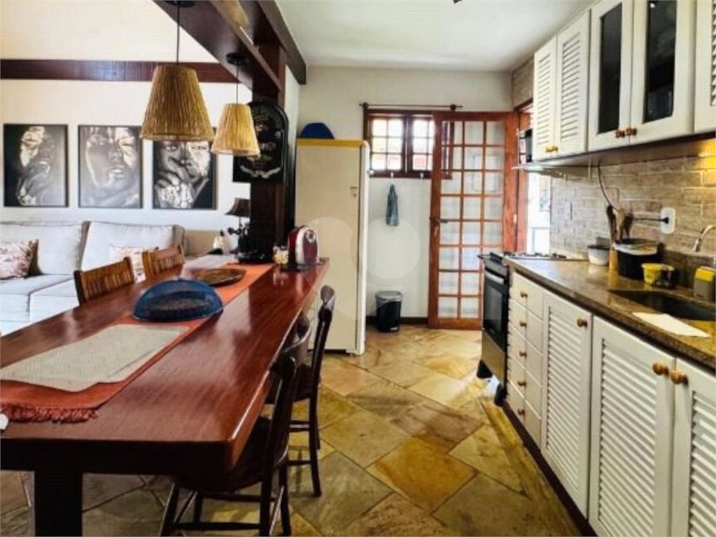 Casa em condomínio à venda com 3 quartos, sendo 2 suítes,  em Manguinhos, Armação dos Búzios, RJ