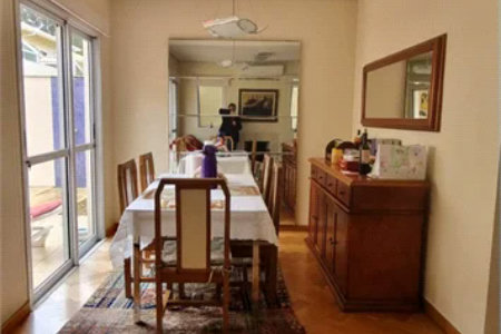 Casa à venda com 4 quartos, sendo 2 suítes,  no condomínio Casas de Windsor, São Paulo - SP