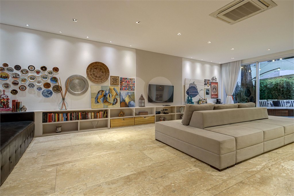 Casa à venda com 4 suítes no condomínio Ville de France, São Paulo - SP