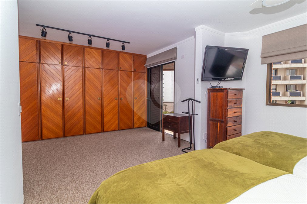 Apartamento à venda com 4 quartos, sendo 2 suítes, em Campo Belo, São Paulo, SP