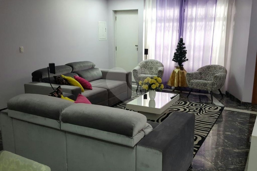 Casa à venda com 3 suítes no condomínio Village, São Paulo - SP
