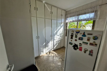 Casa à venda com 4 suítes no condomínio Villa Viana II, Cotia - SP